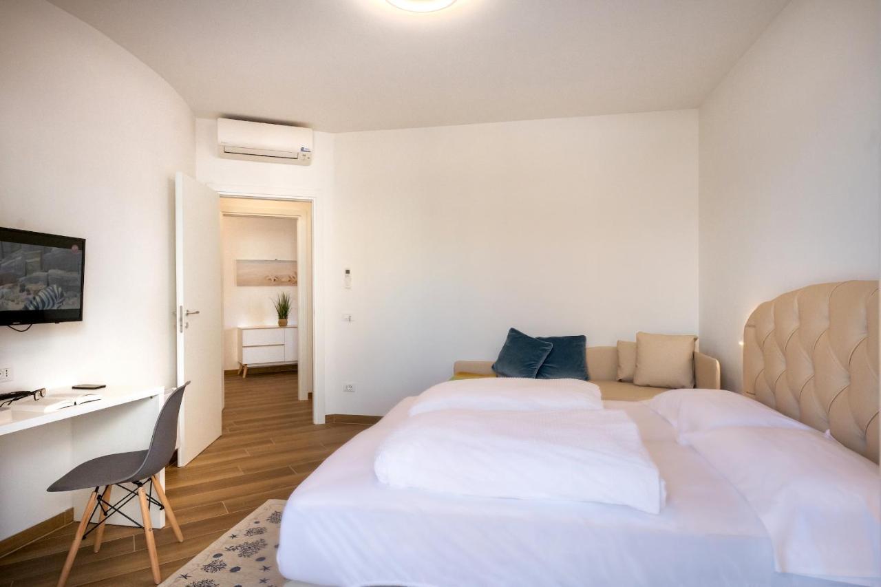Ferrari Apartments Levante Каорле Экстерьер фото