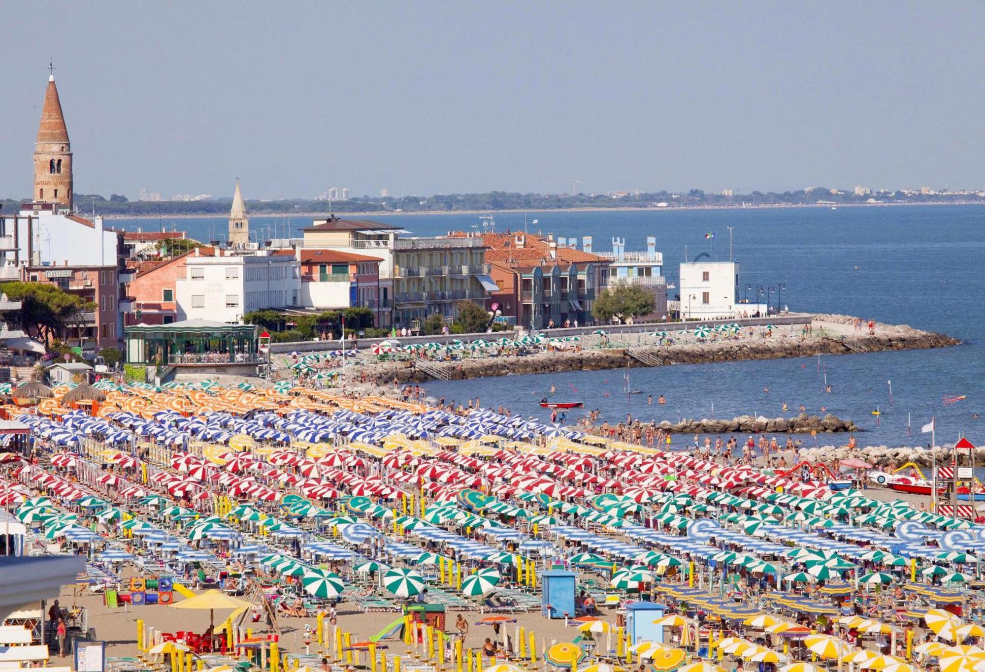 Ferrari Apartments Levante Каорле Экстерьер фото